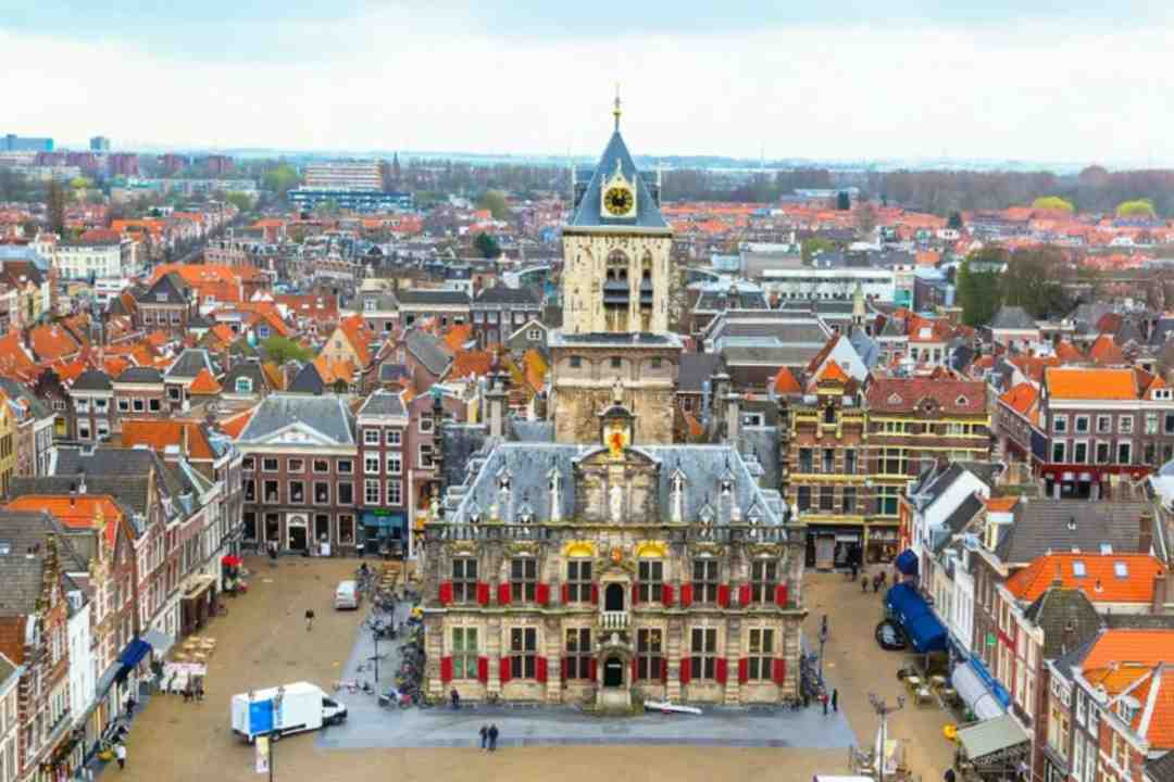 Elegant escort arriving in Delft city centre for private outcall appointment