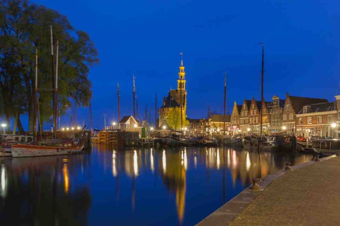 City view of escort in Hoorn at night