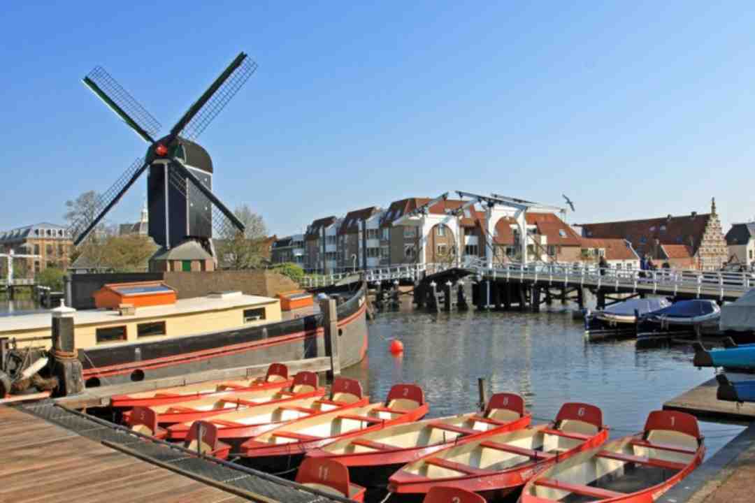 Escort Service in Leiden